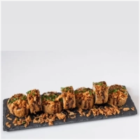 Exclusieve Rollen (8 stuks) &nbsp;Vulling: krokante rol met kip, komkommer, teriyaki saus. &nbsp;&nbsp;Topping: sesam dressing, gebakken uitjes, bieslook. 