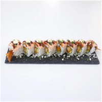 Exclusieve Rollen (8 stuks) &nbsp;Vulling: gefrituurde garnaal, avocado. &nbsp;&nbsp;Topping: geflambeerde zalm, unagi saus, Japanse mayonaise, tempura bites, bieslook. 