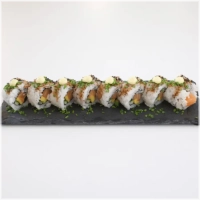 Exclusieve Rollen (8 stuks) &nbsp;Vulling: zalm, mango, komkommer. &nbsp;&nbsp;Topping: unagi saus, Japanse mayonaise, bieslook. 