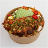 gepaneerde kip, wortel, maïs, komkommer, avocado, sojabonen, teriyaki saus, Japanse mayo, gebakken uitjes, peper