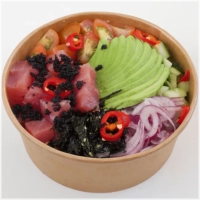 Tonijn, avocado, cherry tomaat, komkommer, rode ui, sriracha mayo, peper, nori chips, masago 